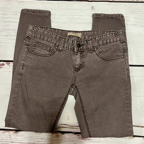 FREE PEOPLE women’s skinny ankle jeans in brown mid rise size 25 euc - Picture 9 of 16